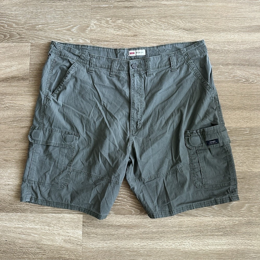 Wrangler Relaxed Fit Cargo Shorts Green Men's 46